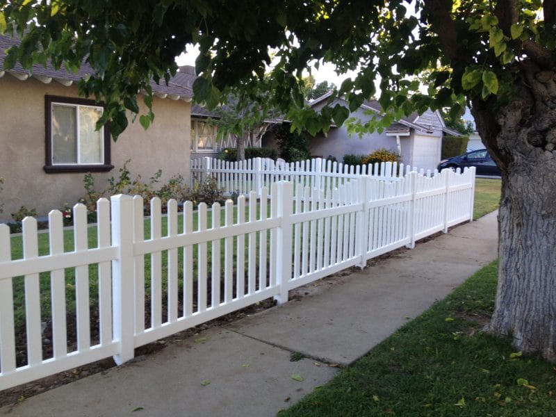 Scallop Top Picket Vinyl Fence - Vinyl Fence 4 Less