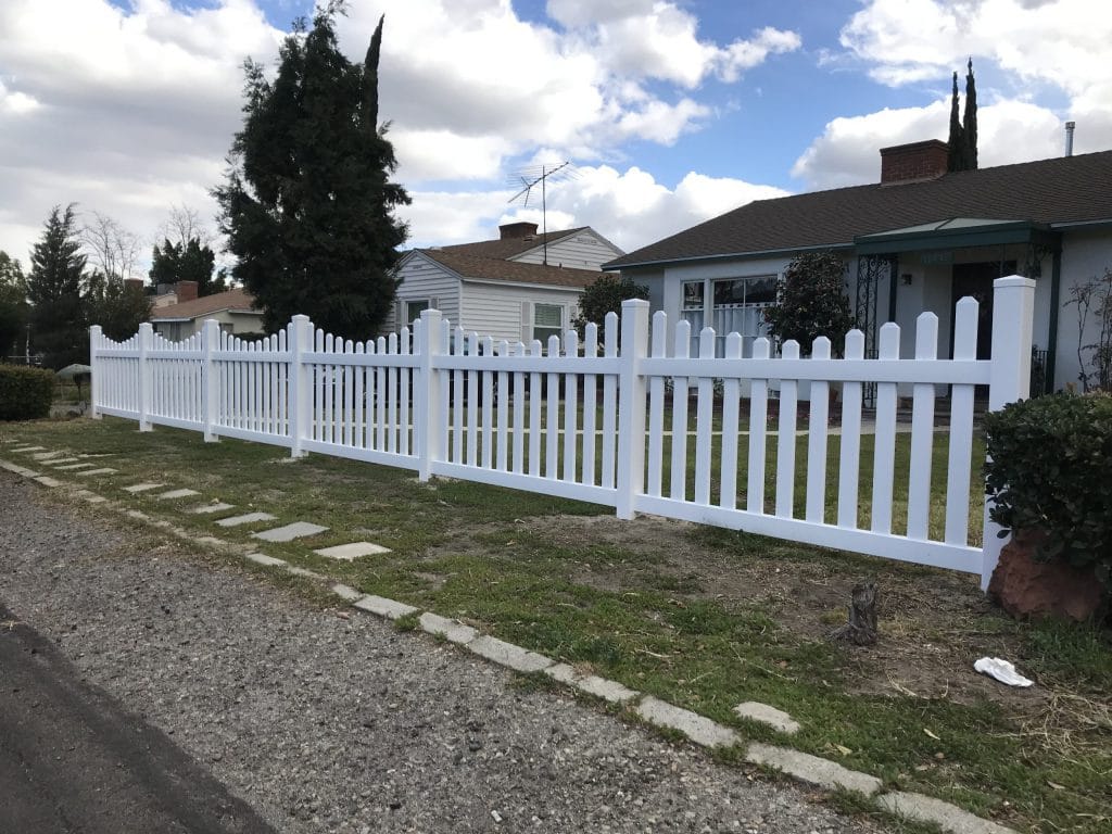 Scallop Top Picket Vinyl Fence - Vinyl Fence 4 Less